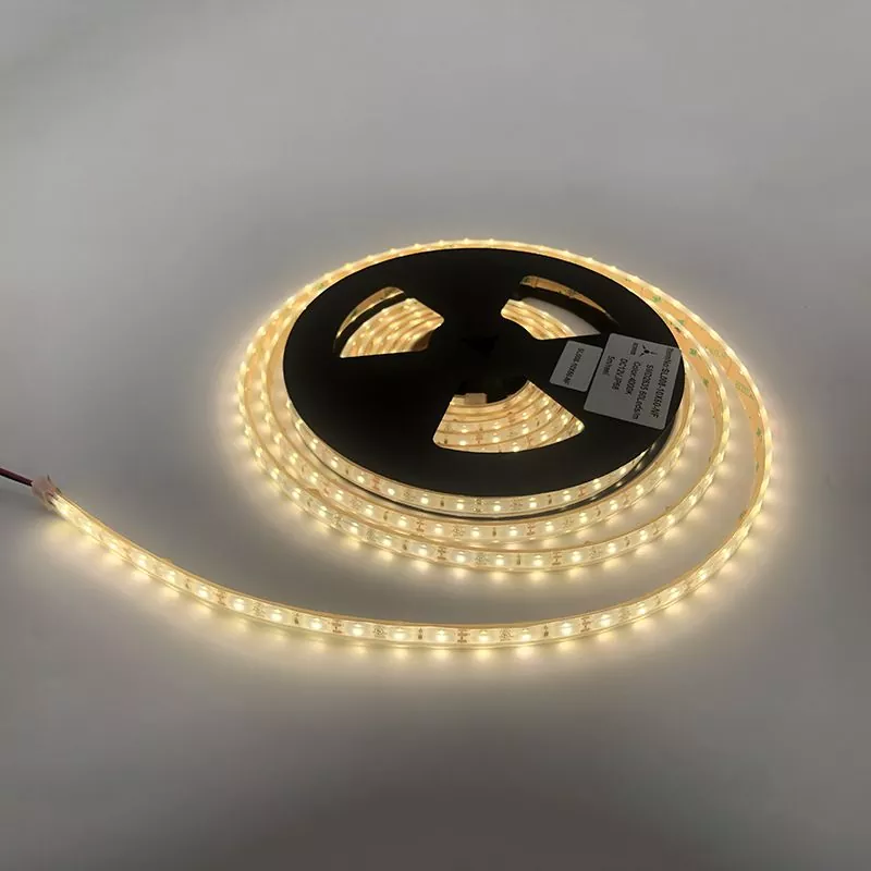 आरवी, वैन और मोटरहोम के लिए सर्वश्रेष्ठ कैंपर कार लैंप कैसे चुनें